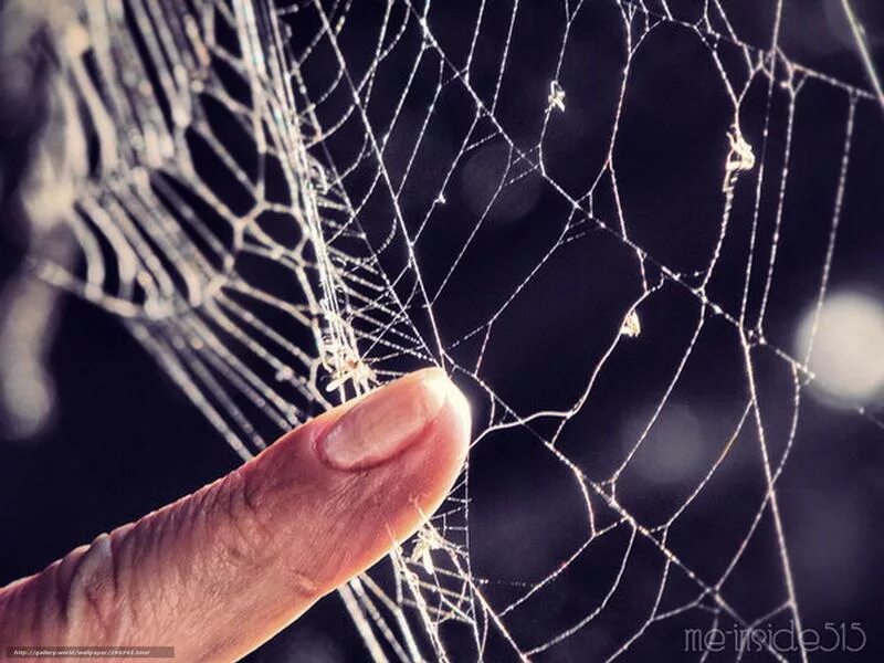 Сетка из нитки на пальцах. Татуировка между большим и указательным. Маленькое тату на пальце ноги. Игра ниточка. Паутинка пальцами.