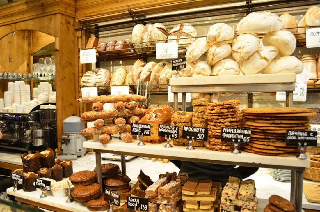 Кафе хлеб насущный Москва. Хлеб насущный пекарня. Хлеб насущный витрины. Хлеб насущный Москва Арбат.