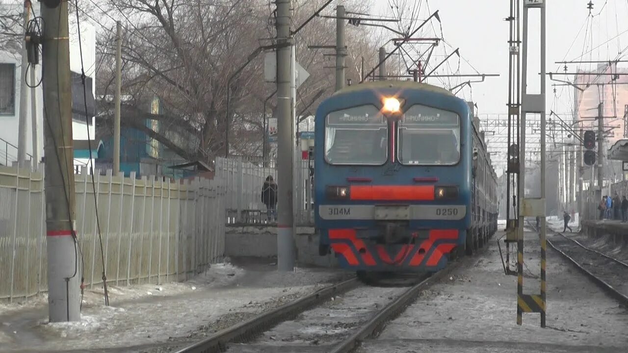 Расписание электричек ярославского вокзала подлипки москва. Электрички Монино Подлипки дачные. Электричка станция Подлипки дачные Москва Монино. Станции электричек Подлипки дачные. Подлипки дачные электричка.