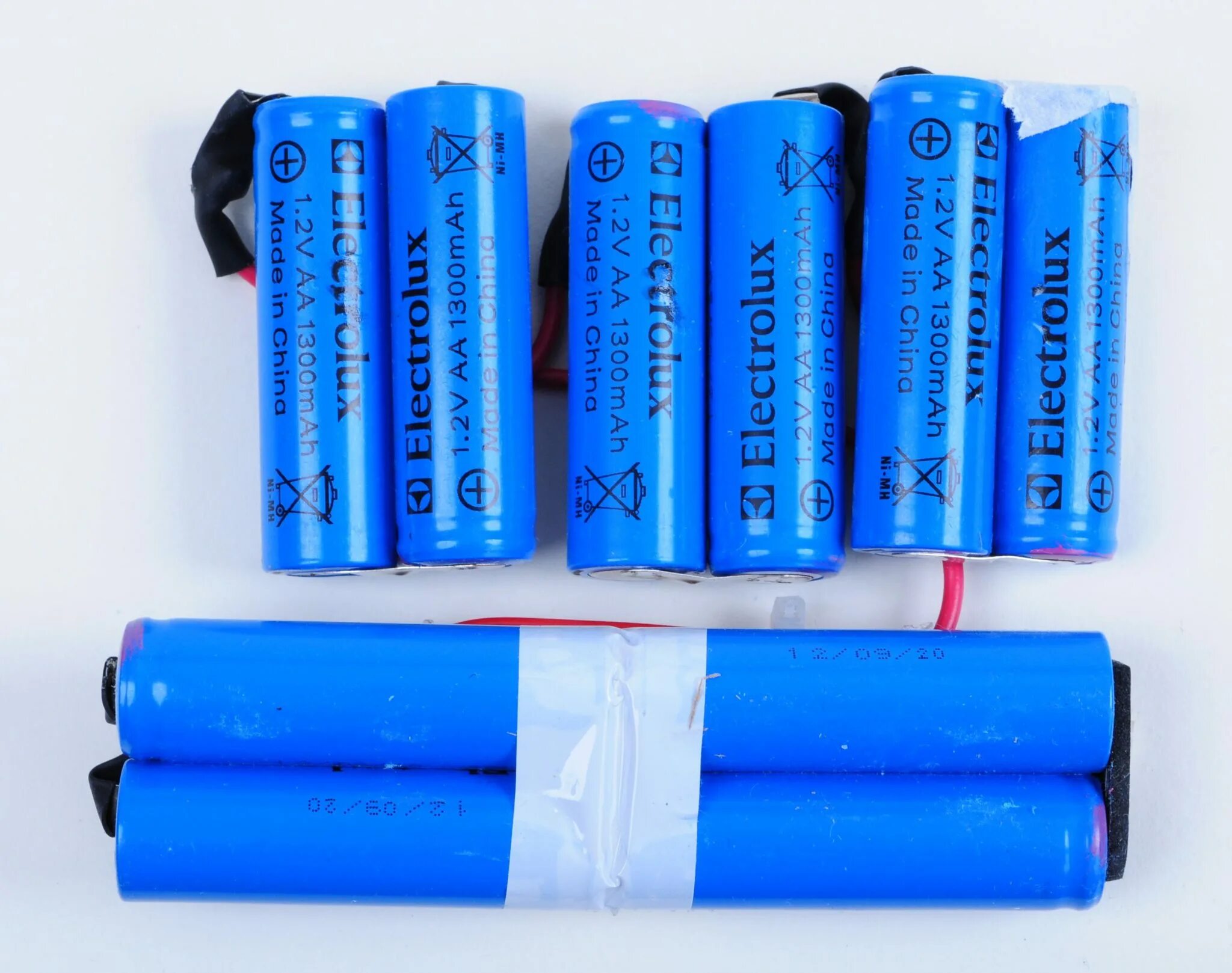 Где купить аккумуляторную. АКБ 1.2V 1300mah AA. Батарейки Electrolux 1.2 AA 1300. AA 1300 Mah 1.2v Electrolux. Аккумуляторная батарея 1.2 v 18000mah.