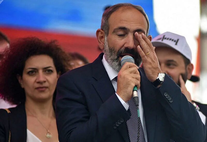 Демис пародия на пашиняна. Никол Пашинян. Nikol Pashinyan Anna Hakobyan. Никол Пашинян с женой.