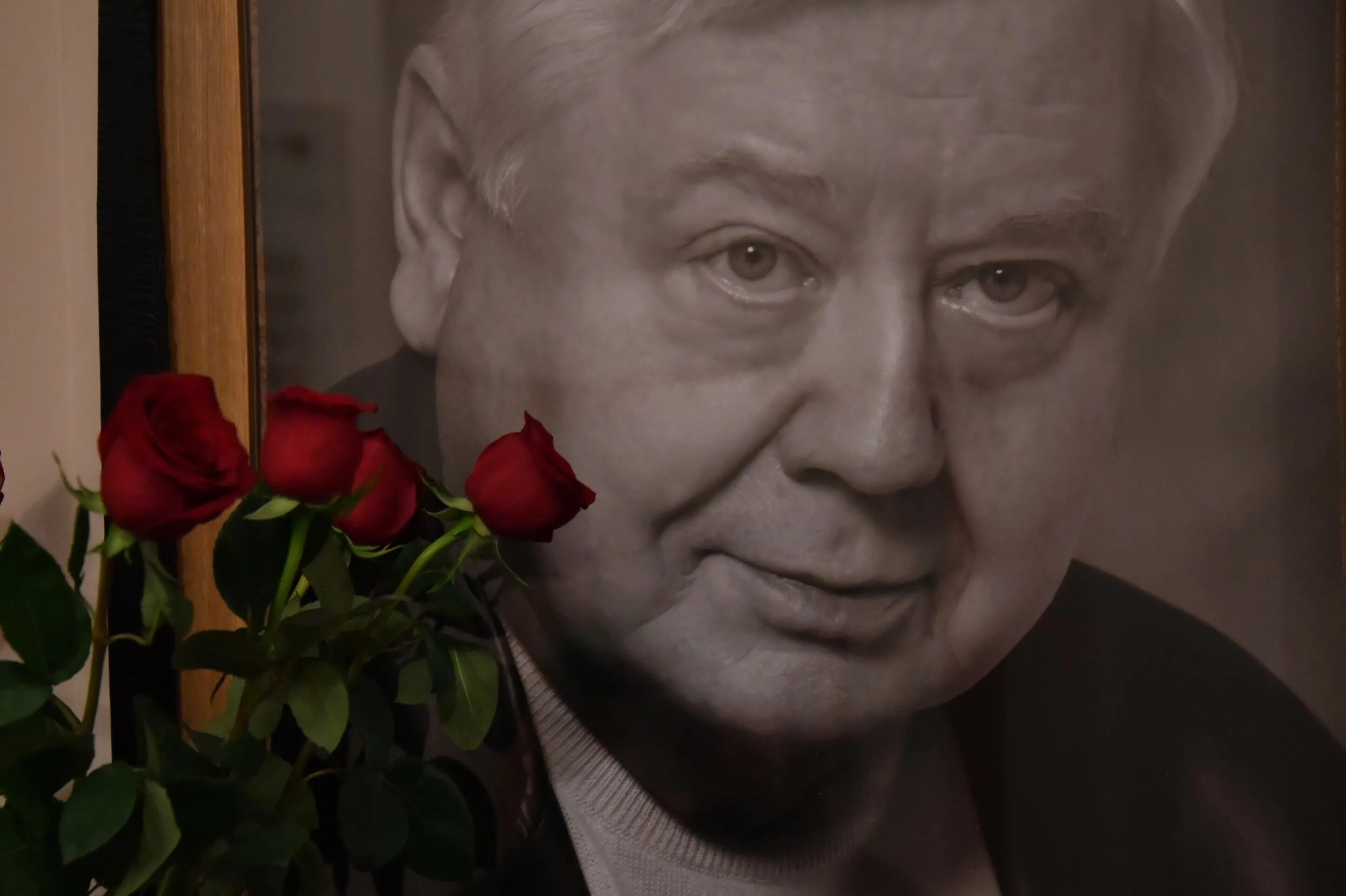 Режиссер театра известный табаков. Умирающий табаков. Похороны олега табакова похороны. Похороны олега табакова. Умирающий табаков.