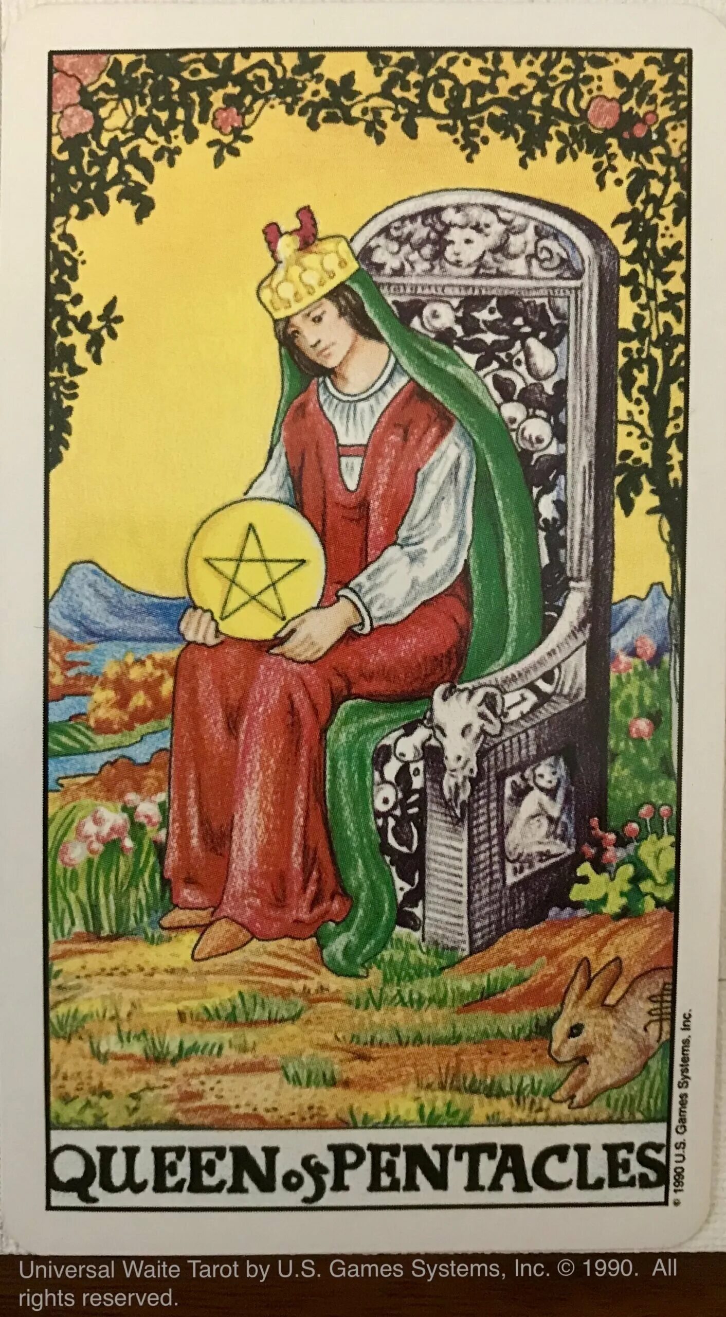 Карта Таро Queen of Pentacles. Карты Таро Райдера Уэйта Королева пентаклей. Королева пентаклей Таро Уэйта. Уэйт Королева пентаклей универсальное Таро. Мир пентаклей