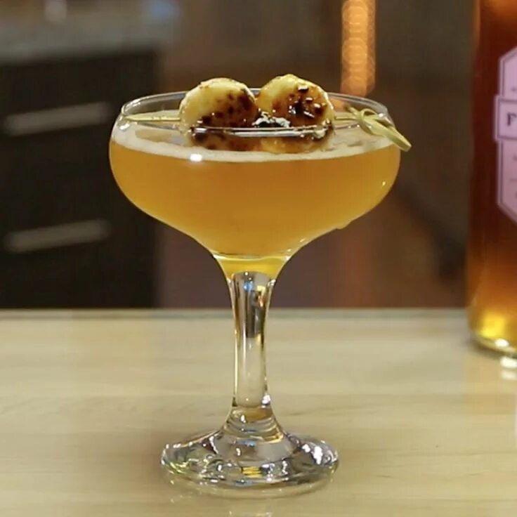 Ликер грейпфрут-лимон в 90. Банановый алкогольный ликер. Банановый коктейль алкогольный. Банановый ликер абхазия. Кофейно-банановый ликер.