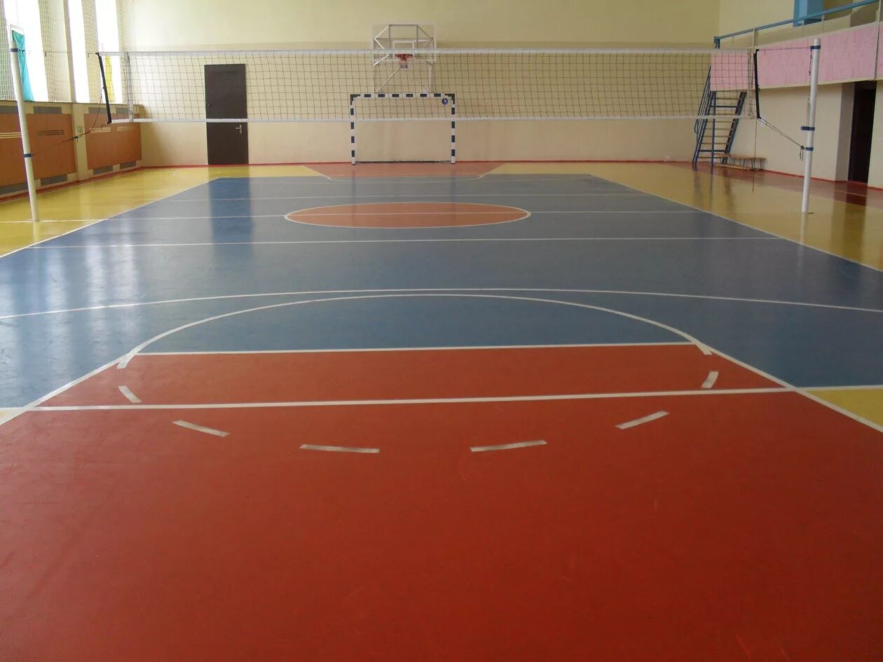 пол спортивного зала. пол в спортзале школы. спортивные полы школ. разметка спортивного зала. спортивное покрытие grabosport 6170.