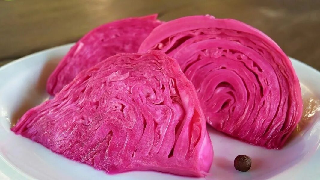 Капуста со свеклой крупными кусками быстрого. Капуста пилюска со свеклой. капуста пелюстка со свеклой быстрого. капуста пелюстка со свеклой 300г. квашеная капуста пелюстка.