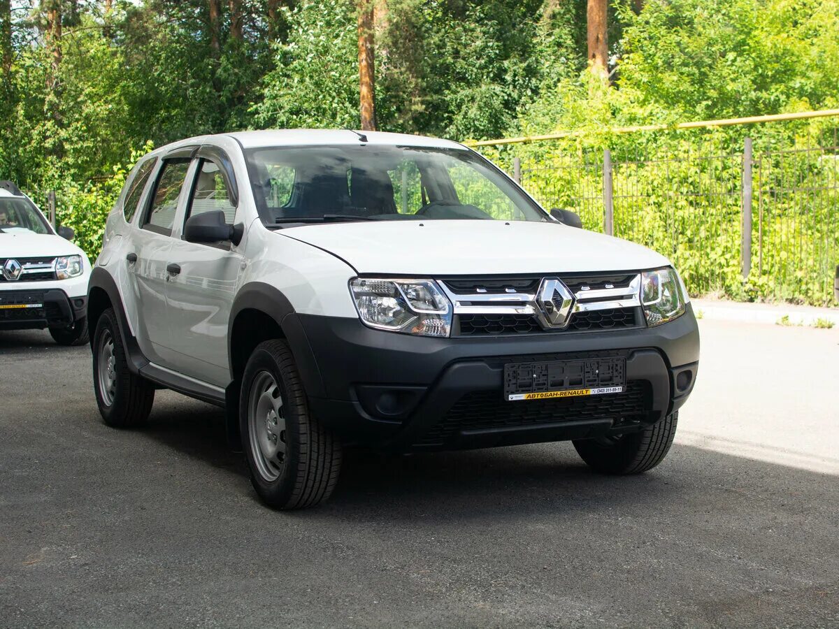 Отзывы дастер полный привод механика. Дастер 1 Рестайлинг. Renault Duster 1 Рестайлинг. Рено Дастер access. Рено Дастер 1 Рестайлинг белый.