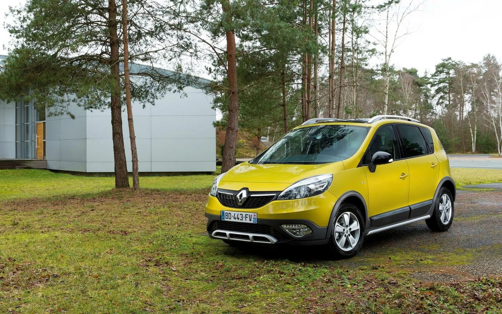 Www renault. Renault Scenic XMOD. Рено Сценик 2013. Желтый Рено Сценик. Renault 2013.
