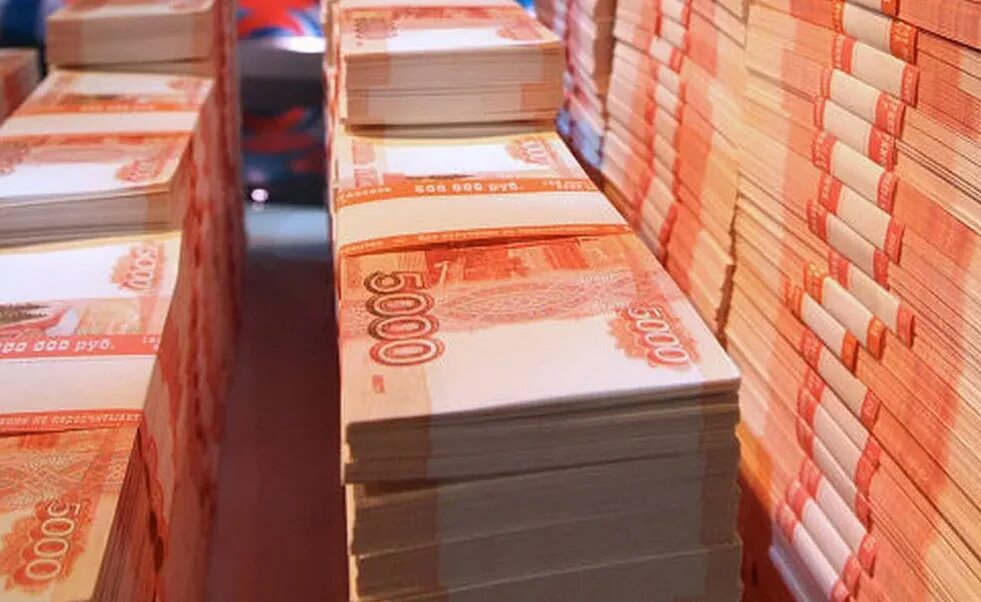 Большие деньги 5000. Поддон денег. Большие деньги 5000. Пачка денег на столе. Миллион рублей.