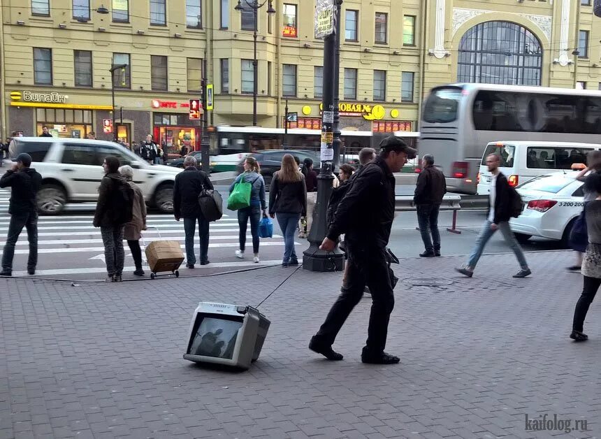 Вижу странные вещи. Смешные прохожие. странные ситуации на улице. странное поведение людей.