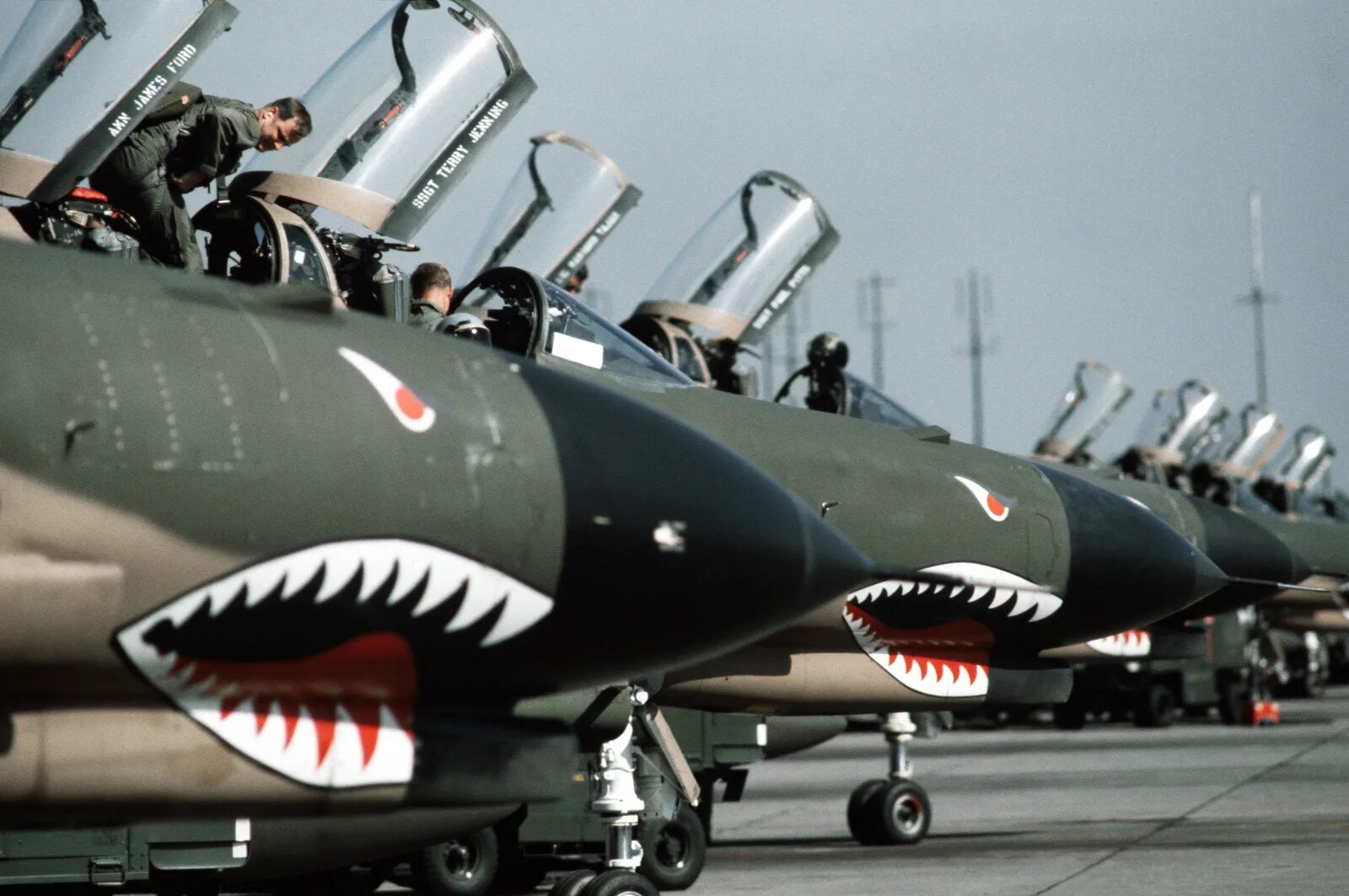 Самолет акула. F4 phantom shark. f4 phantom nose art. акула самолет. самолет акула военный.