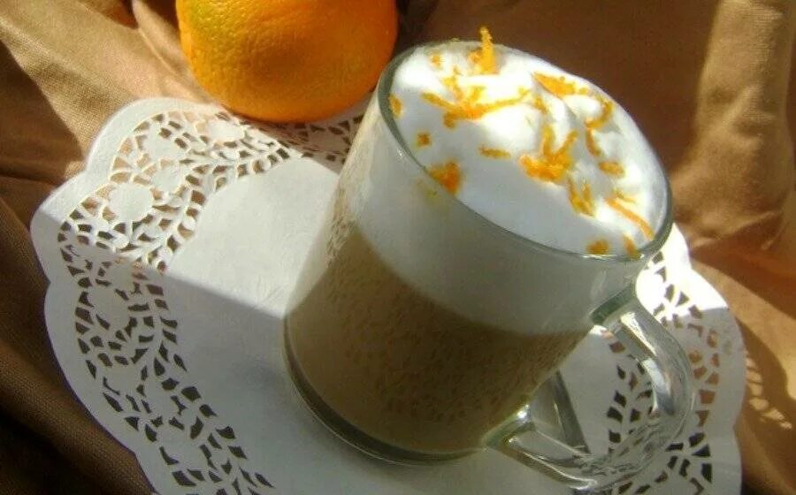 РАФ цитрус. Апельсиновый РАФ кофе. Кофе с апельсином. Кофе с апельсиновой цедрой. Апельсиновый кофе рецепт