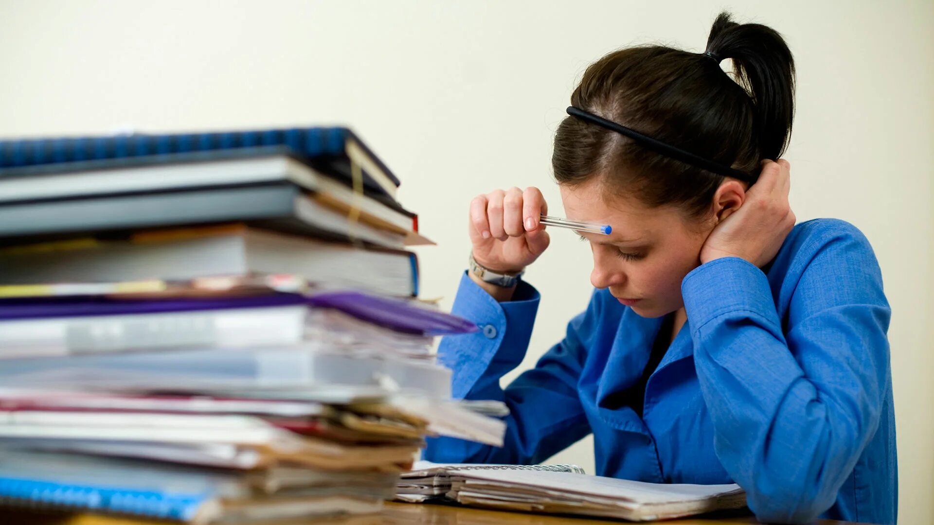 Go make an exam. Предметы студента. revise for a test. revise for an exam. revising.