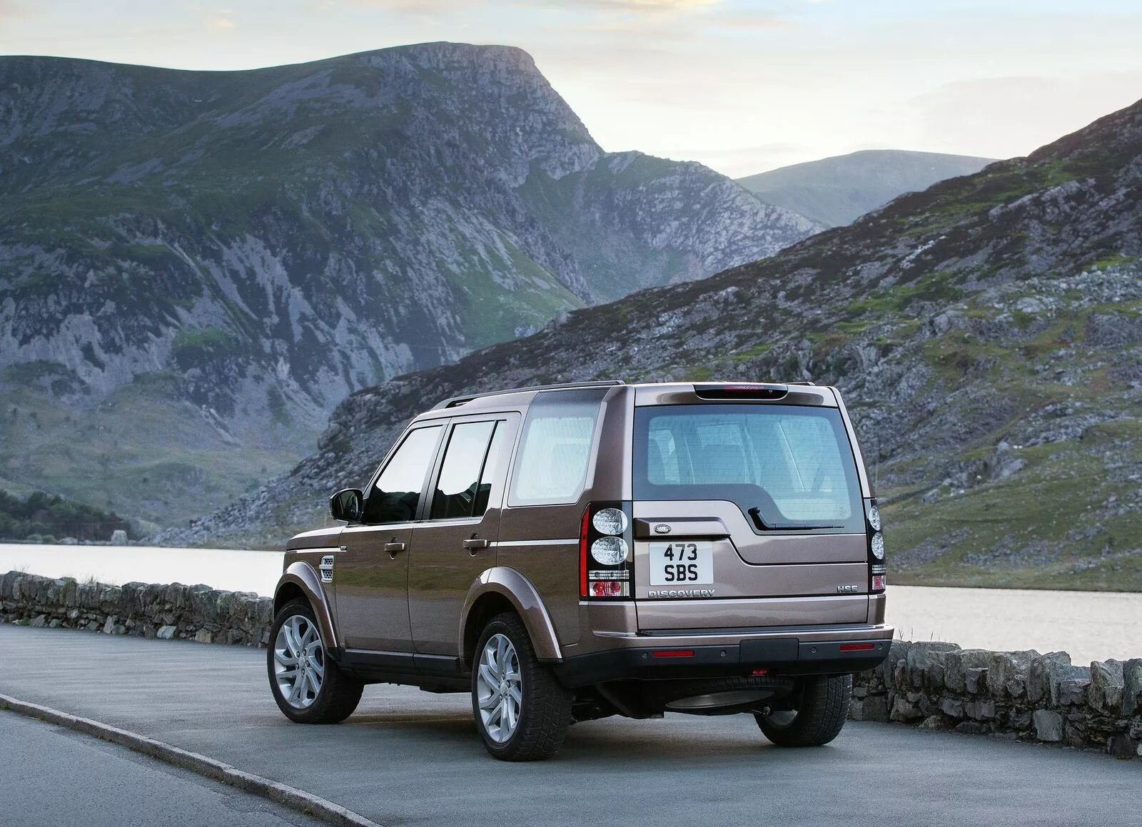 Дискавери ру. Ленд Ровер Дискавери 2015. Land Rover Discovery 4 2015. Land Rover Discovery 4 2014. Ленд Ровер Дискавери 4 поколения.