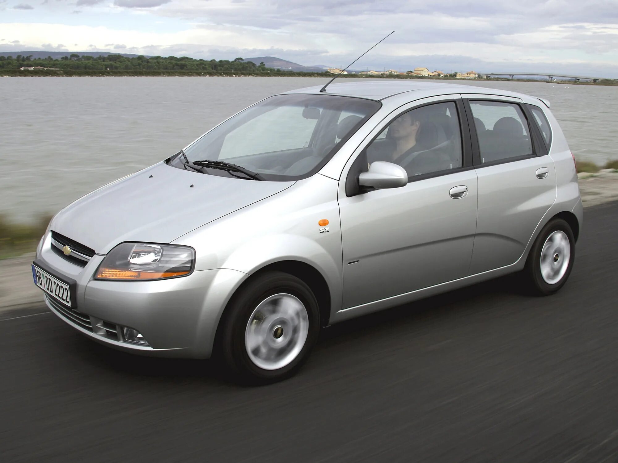 Chevrolet aveo т255. Chevrolet aveo хэтчбек оранжевый. Шевроле авео хэтчбек 2013. Шевроле 1. 2.