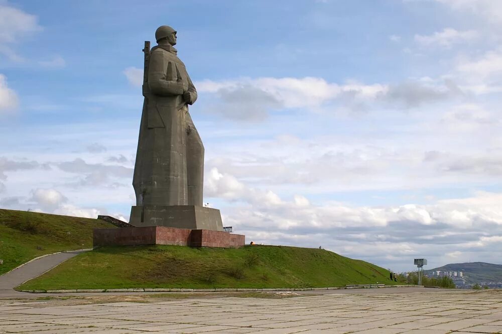 Мурманск город герой. Город герой мурманск алеша. Мурманские герои. Мурманский алеша памятник. Мурманские герои.