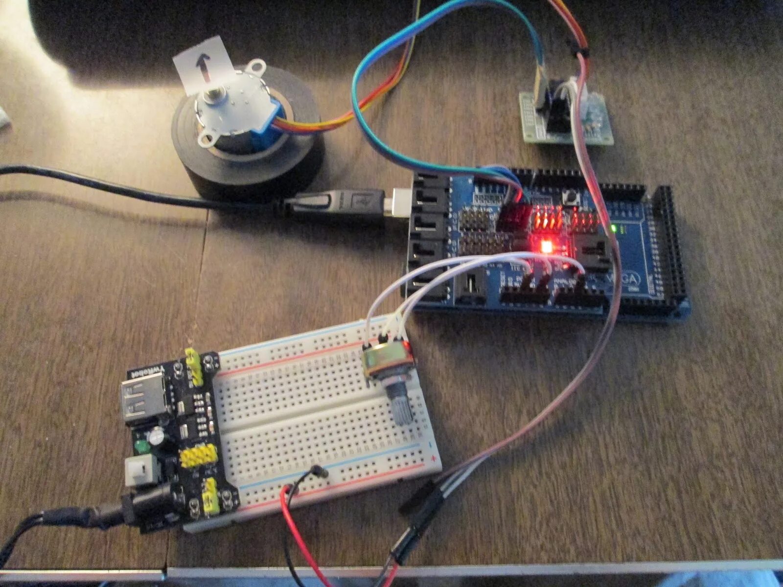 Ардуино 28byj 48. Uln2003apg arduino. uln2003 esp8266. stepper motor 28byj-48 node mcu. ардуино 3 колеса.