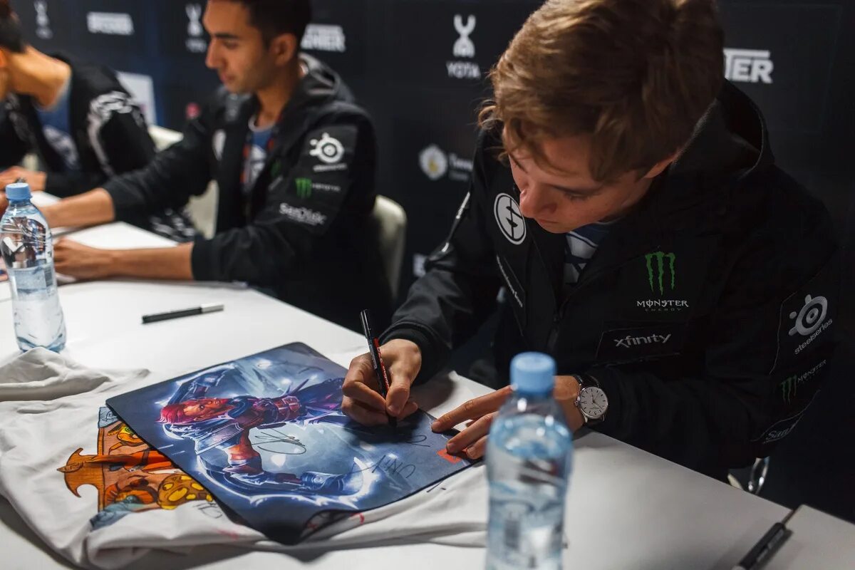 Гик мьюзик фестиваль. Автограф сессия роулинг. Автограф сессия радика ширла. Автограф сессия со звездами киберспорта. Колледж участники проекта.