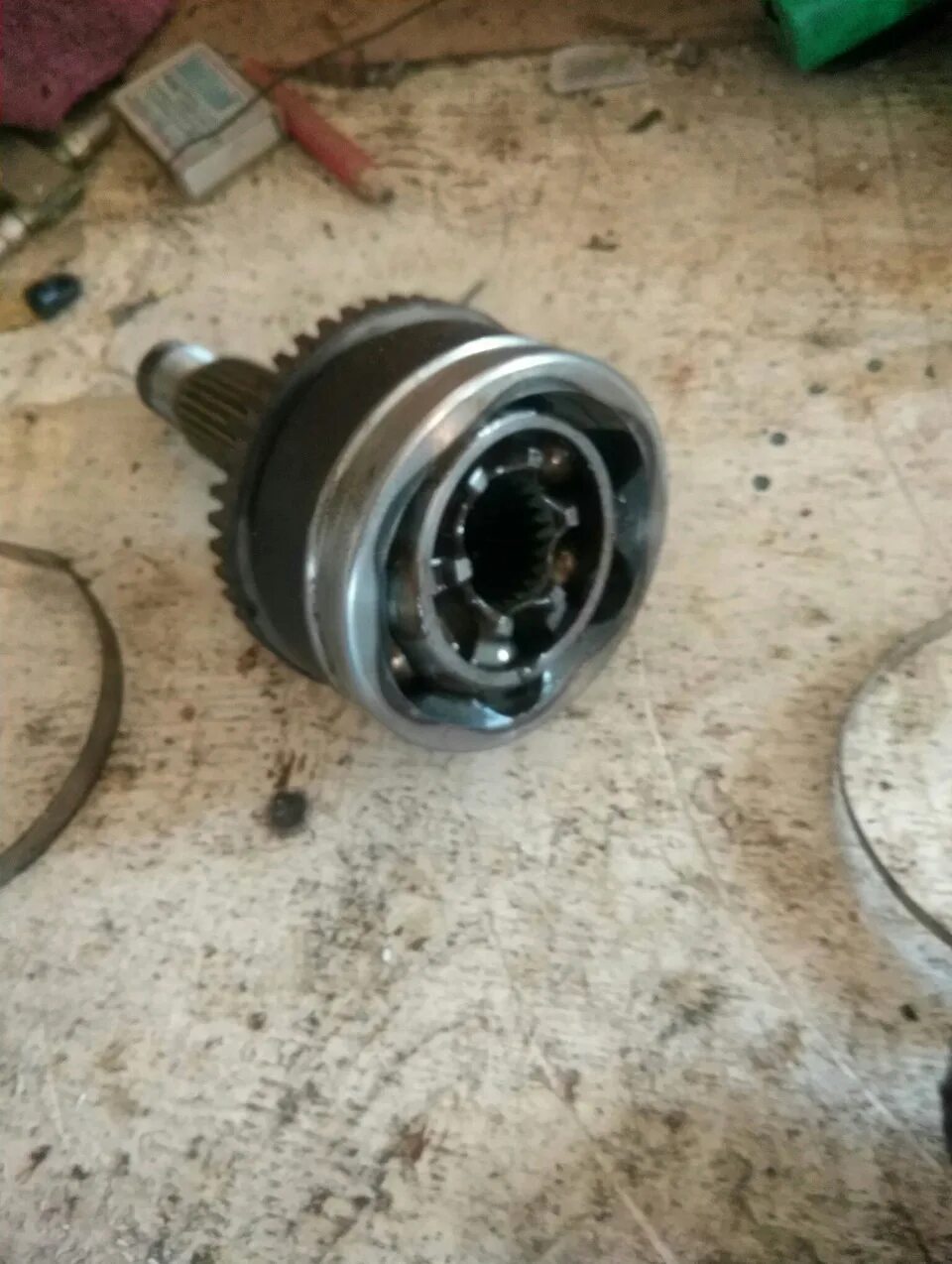 27 24 наружный шрус соната 5. Пыльник шруса v40 2000 volvo. Шрус хендай соната еф 2. Замена кольца абс на шрусе. Замена шруса соната.