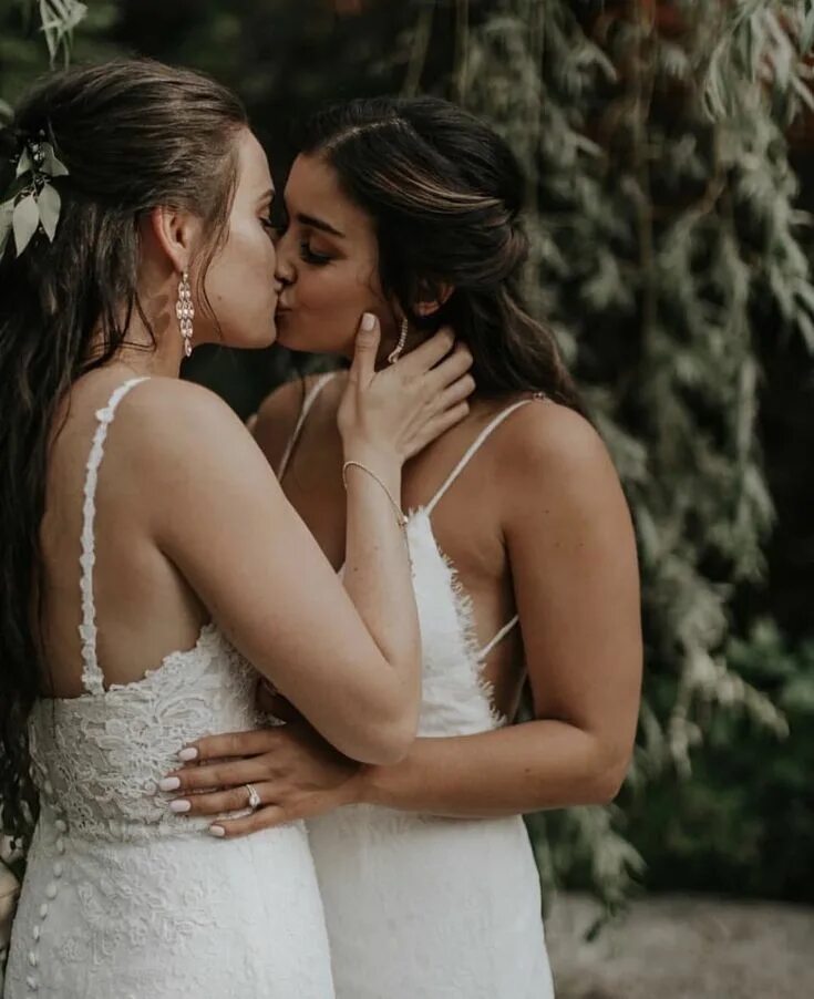 Lesbian all her. Лесбиан дочь. Линдси мари. Самые красивые молодые лесбияночки. Свадьба двух девушек.