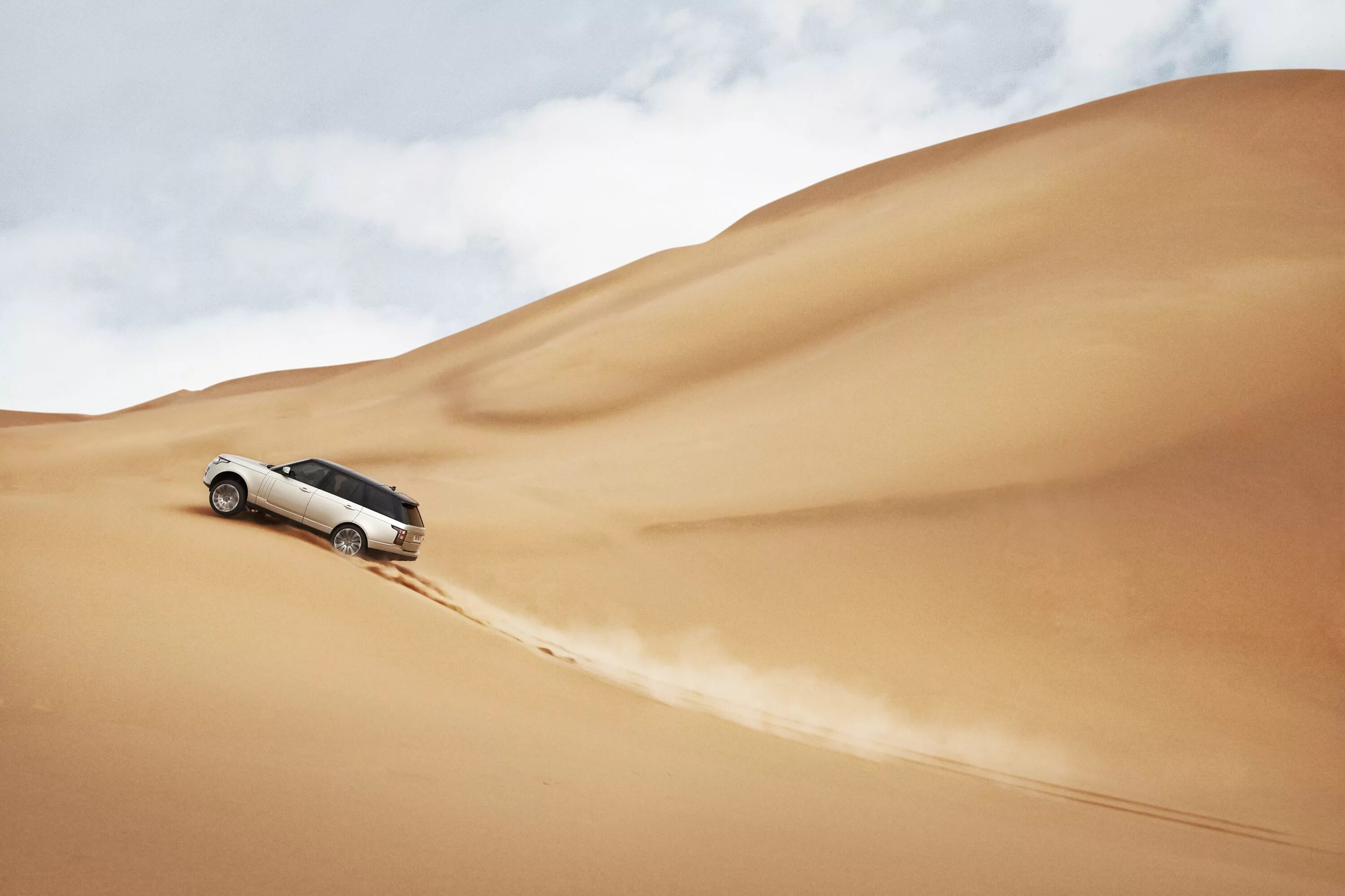 Машина с песком. Пустынные рендж роверы. Range rover в пустыне. Песчаные машины. Автомобили для пустыни.