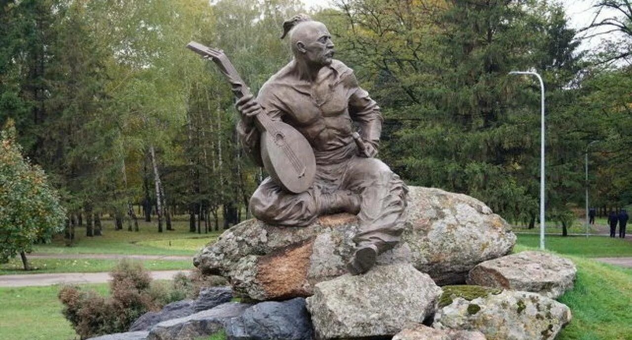Казак мамай скульптура. Мамаев курган волгоград. Памятники волгоград битва за сталинград. Мемориальный комплекс мамаев курган города волгоград. Памятник казаку мамаю.