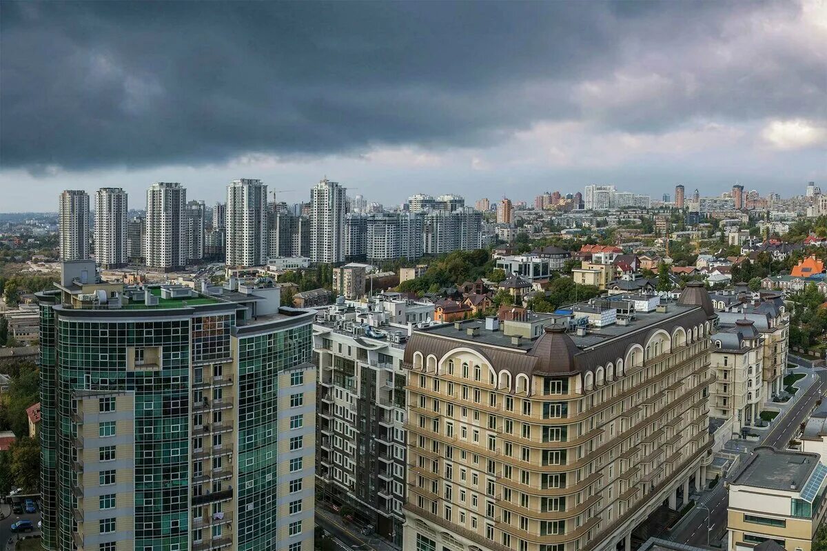 Недвижимость фото. Городская недвижимость. Кондоминиум в канаде. Жилой комплекс в великобританий. Клубный дом двинцев 14.