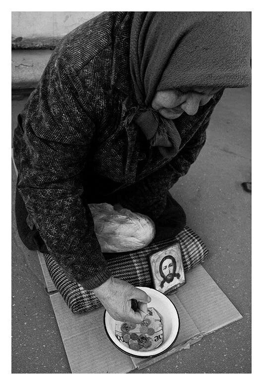 Старушка заблудилась. Бедный старик. Бедная бабушка. Бабушка просит. Бабушка просит.