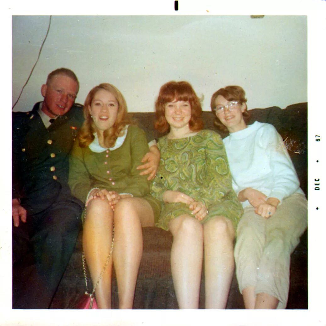 Ретро жена группа. Polaroid жена.