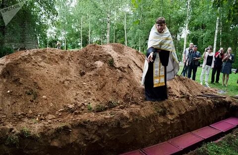 Кидают в яму