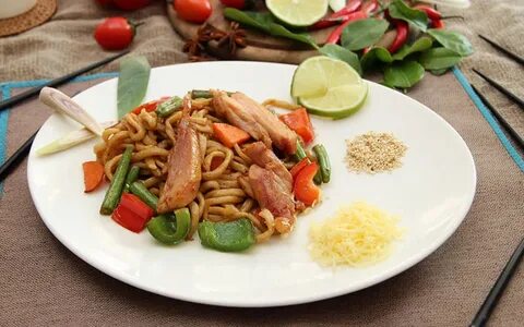 Лапша с курицей с устричным соусом