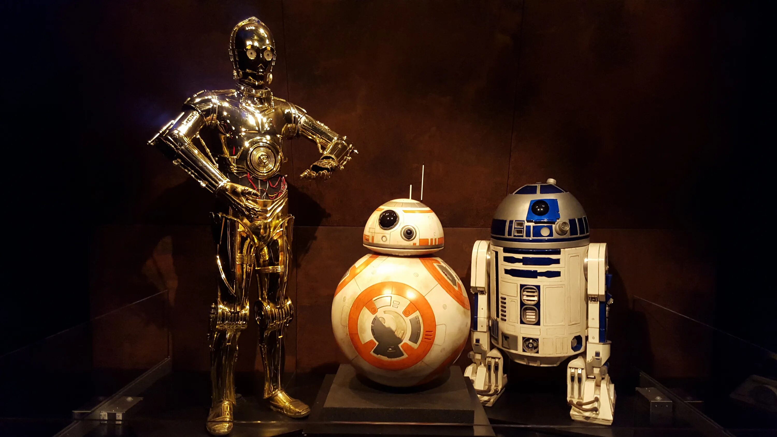 Дроид из Звездных войн BB-8. Дроид Star Wars c3po. Робот Звездные войны r2d2. R2d2 робот Звездные войны и c-3po.