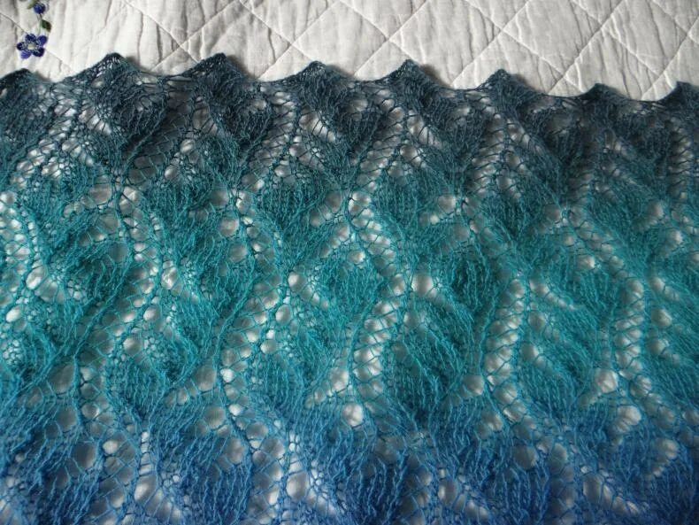 Палантин спицами мастер класс. Узор палантин &quot;все реки текут&quot;. палантин спицами turbulent indigo. палантин реки текут.