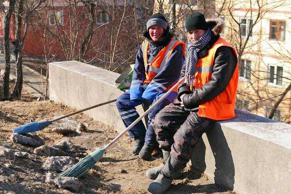 День коммунальных служб. Дворник. Дворник ЖКХ. Работники коммунальных служб. Дворники люди.