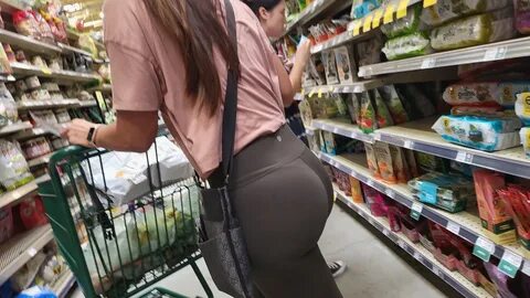 Athletic PAWG MILF In Green Lululemon.