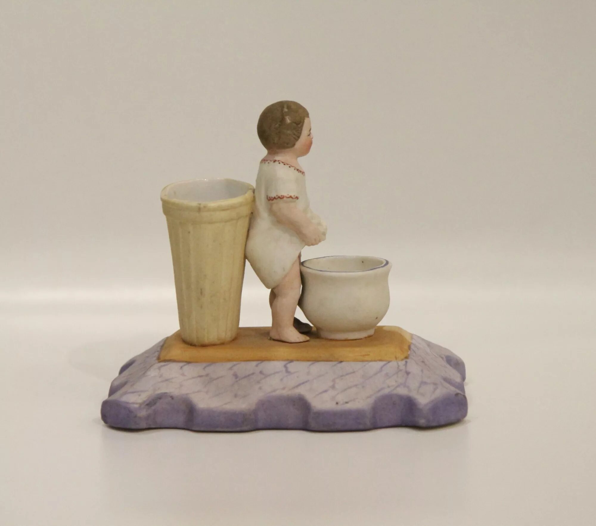 фарфор фигура мальчик писающий в горшок гарднер. писающий мальчик. гарднер писающий мальчик. унитазы в виде животных. глиняный «китайский писающий мальчик» фигурка для чайной церемонии.