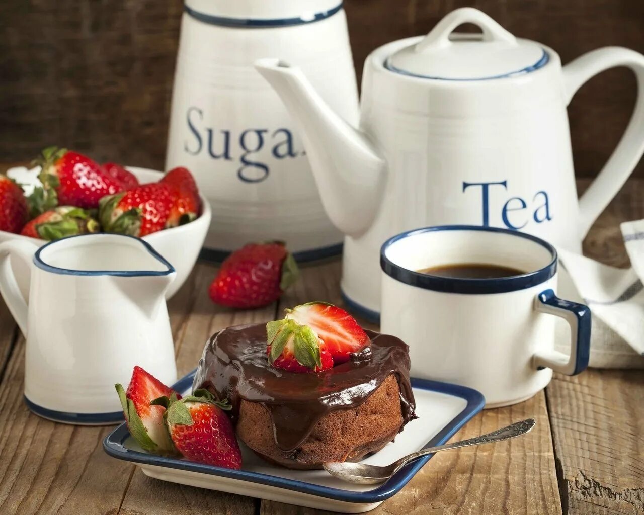 Открытка вкусного утра. Открытки вкусного утра. Фрукты и сладости. Кофе и сладости. Вкусные вкусняшки.