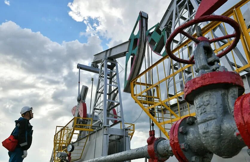 Добыча нефти в 2025 году. Нефтедобыча. добыча нефти и газа. газ добыча. добыча углеводородного сырья.
