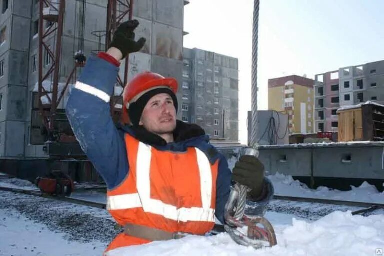 Барнаул стропальщик. Стропальщик. стропальщик на стройке. крановщик и стропальщик. сигнальщик на стройке.