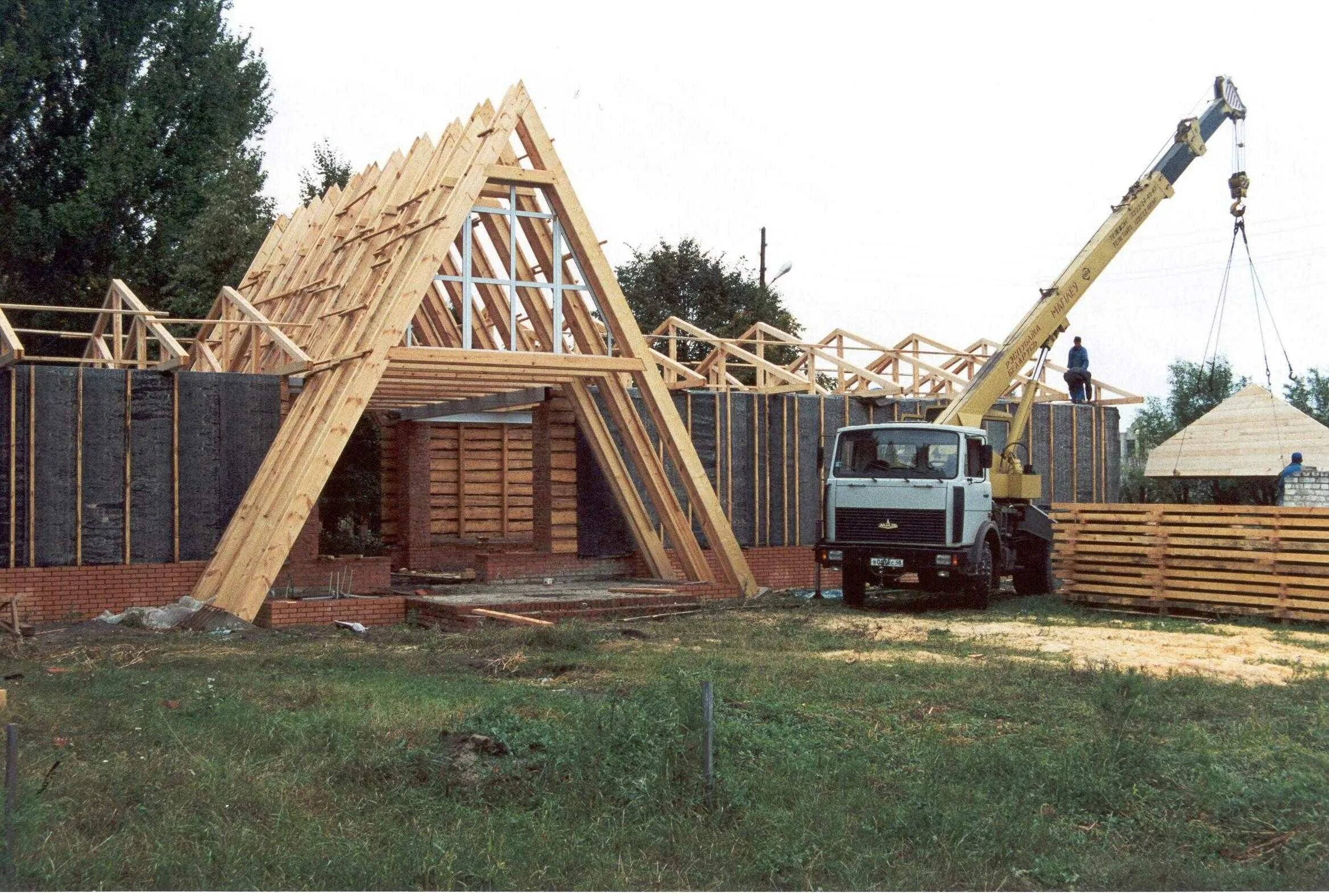 Работы необходимые до строительства. Стройка домов. Строительство дома своими руками. Стройка дачи. Дешевый материал для постройки дома.