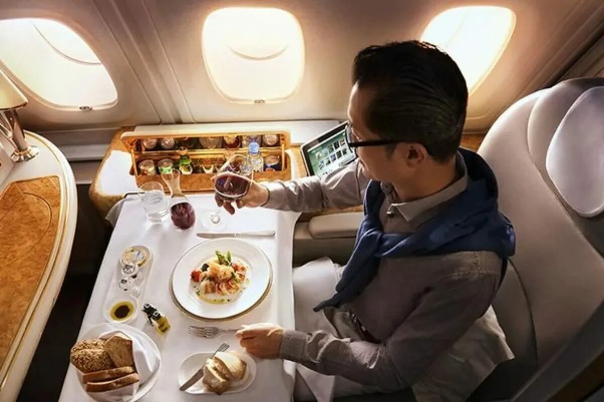 First class going first class. Airbus a380 Emirates первый класс. Первый класс Emirates a380. Первый класс Эмирейтс а380. Первый класс a380 класс Emirates.