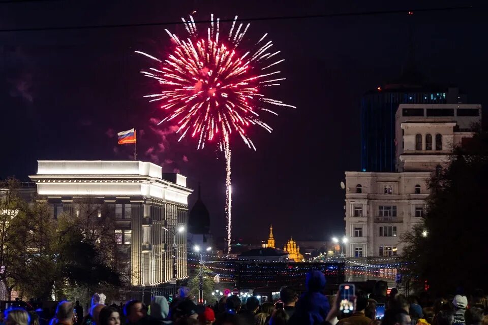 5 мая челябинск. Салют Челябинск. Салют Челябинск 2022. День Победы Челябинск. Самый красивый салют в мире.