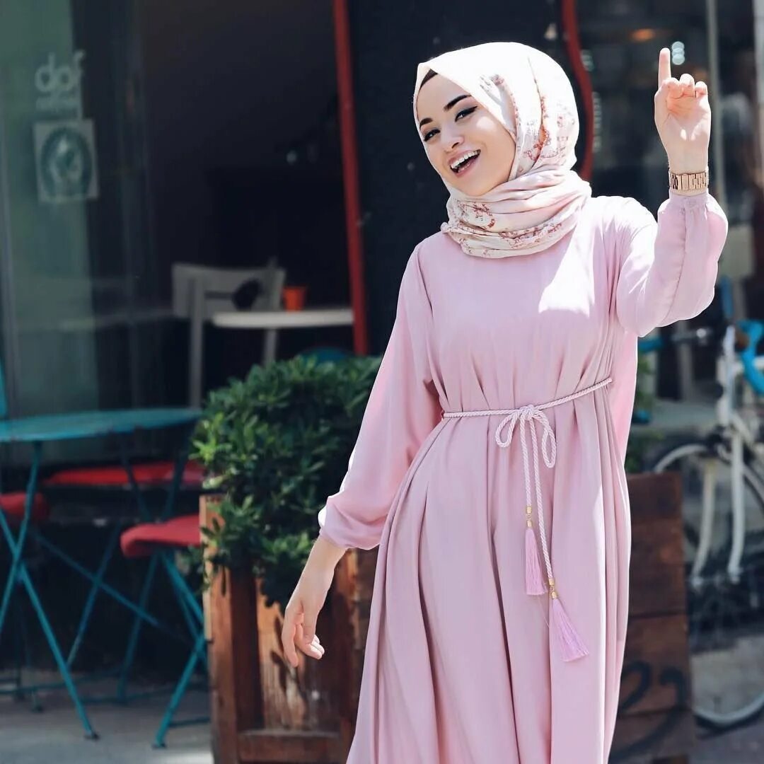 Мусульманская мода. Мусульманские платье Хайат. Hijab Moda 2020 одежда. Мадина Ахмедова хиджаб.