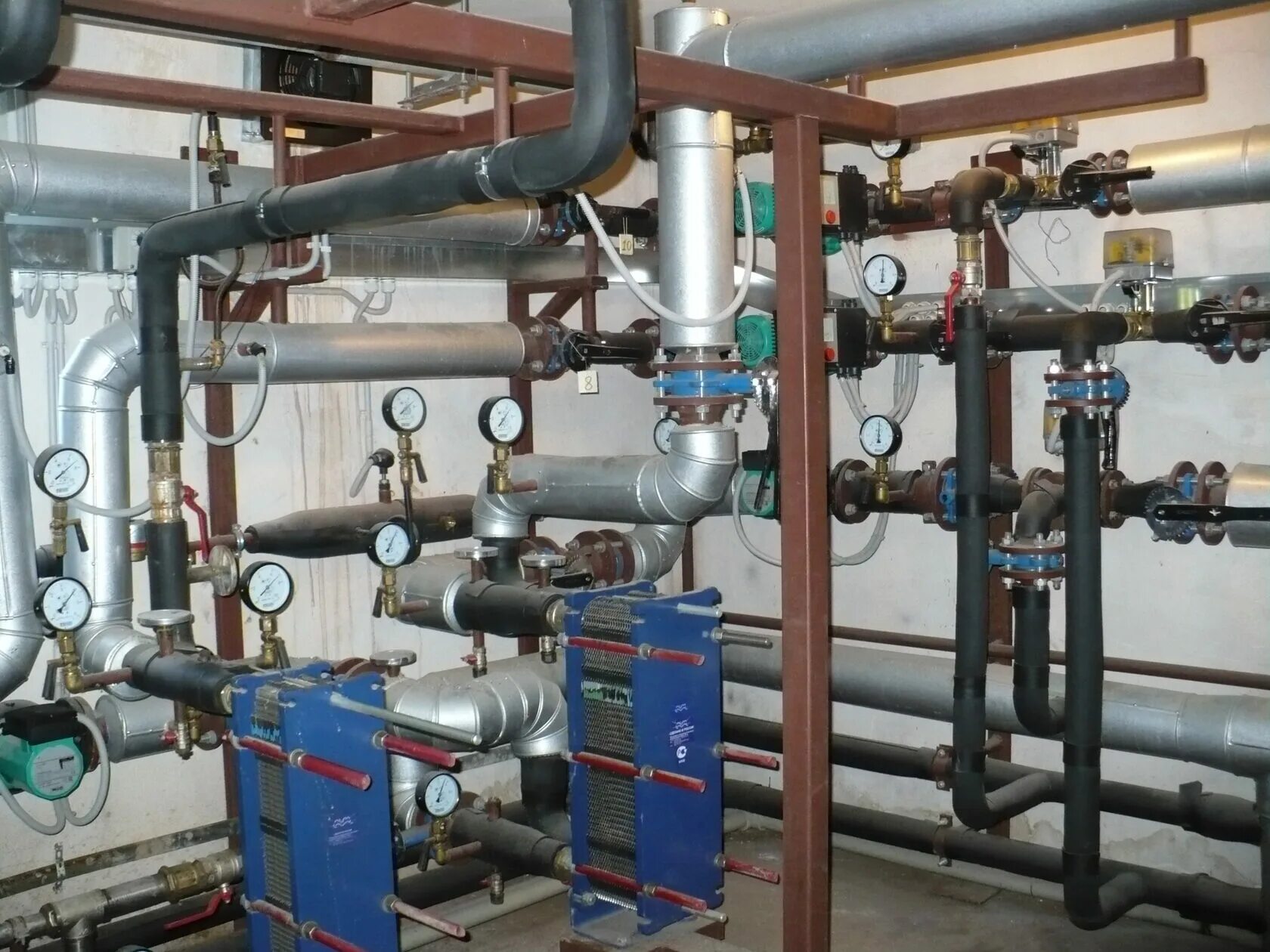 Цтп (центральный тепловой пункт). Оборудование итп. Итп в доме. Итп 10/400 б. Итп в доме.