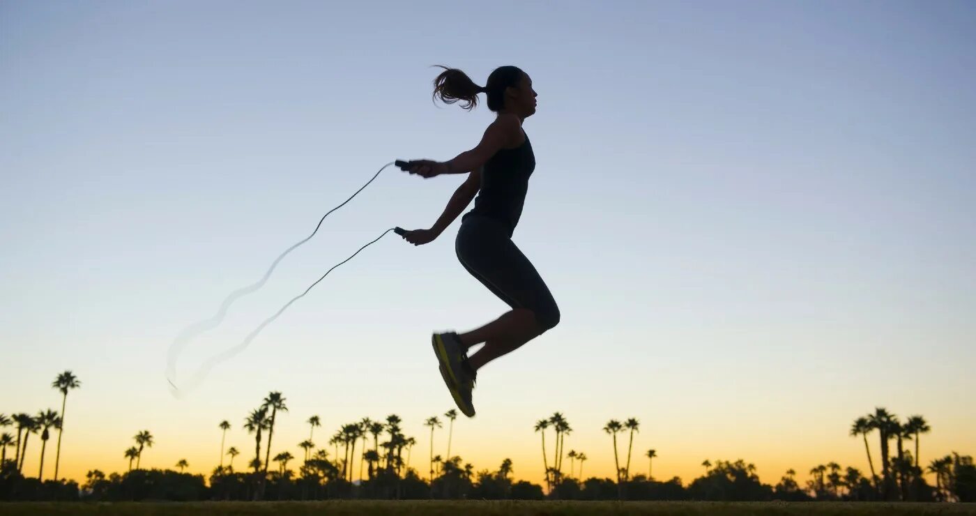 Jump when jump. Jump when jump. Дети на батуте. Прыжки солнышко. Человек прыгает.