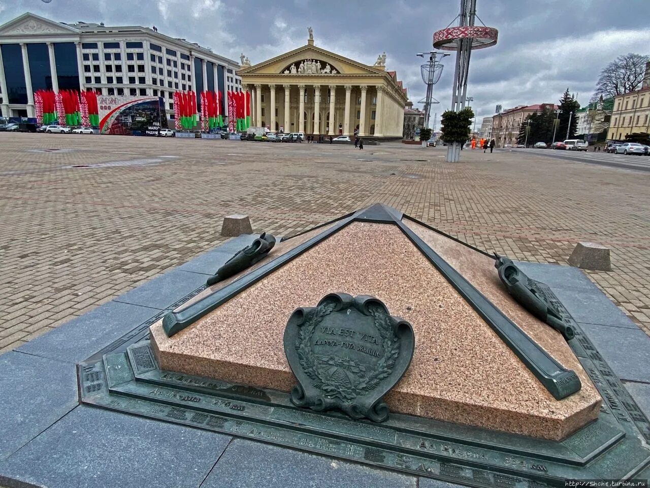 Нулевой километр курган. Нулевой километр минск. Нулевой километр курган. Казань памятник нулевой километр. Минск центр европы.