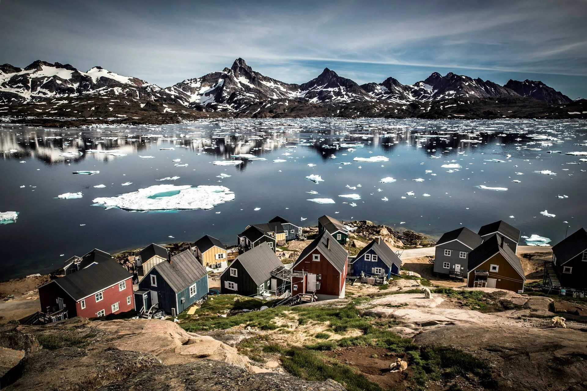Какая территория гренландии. Гренландия столица Нуук. Тасиилак Гренландия. Поселение Нуук Гренландия.