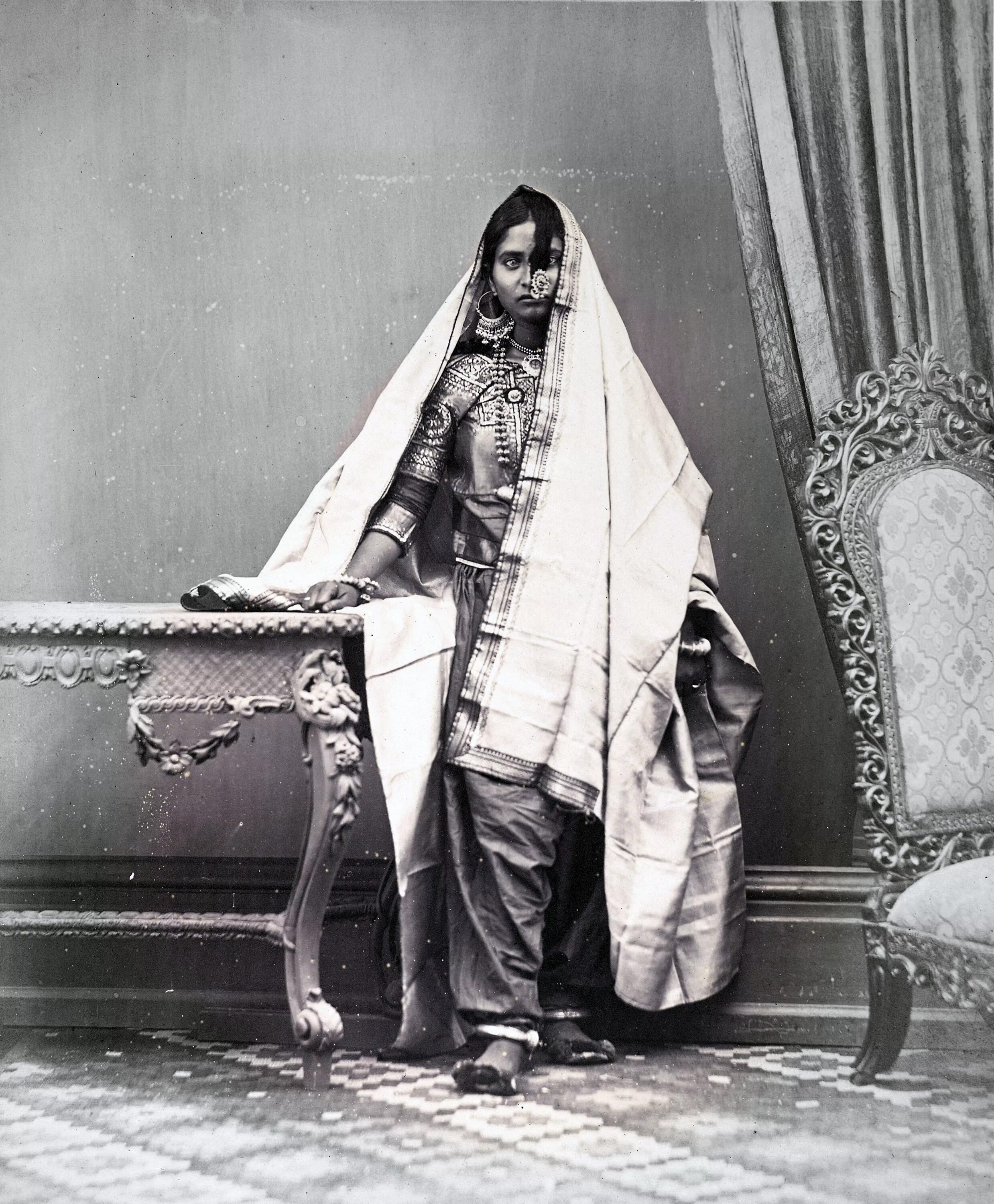 Мусульманских волосатые. Пакистан 20 век. Мусульманские женщины 19 века. Индийские женщины 19 века. Индия 19 век одежда.