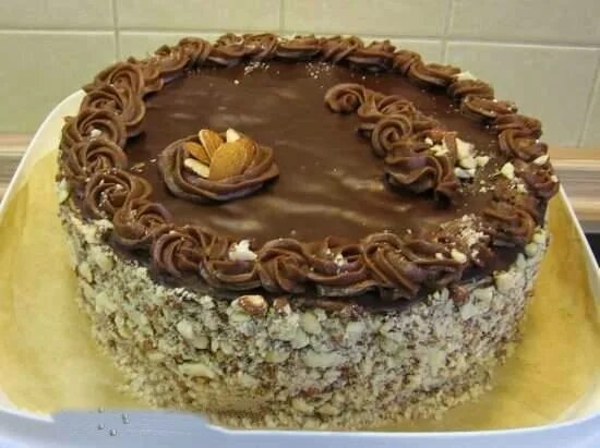 Быстрый бисквитный торт. Медовик с курагой и черносливом. Торт из коржей со сметанным кремом. Торт киевский форне. Торт верховина рецепт с фото.