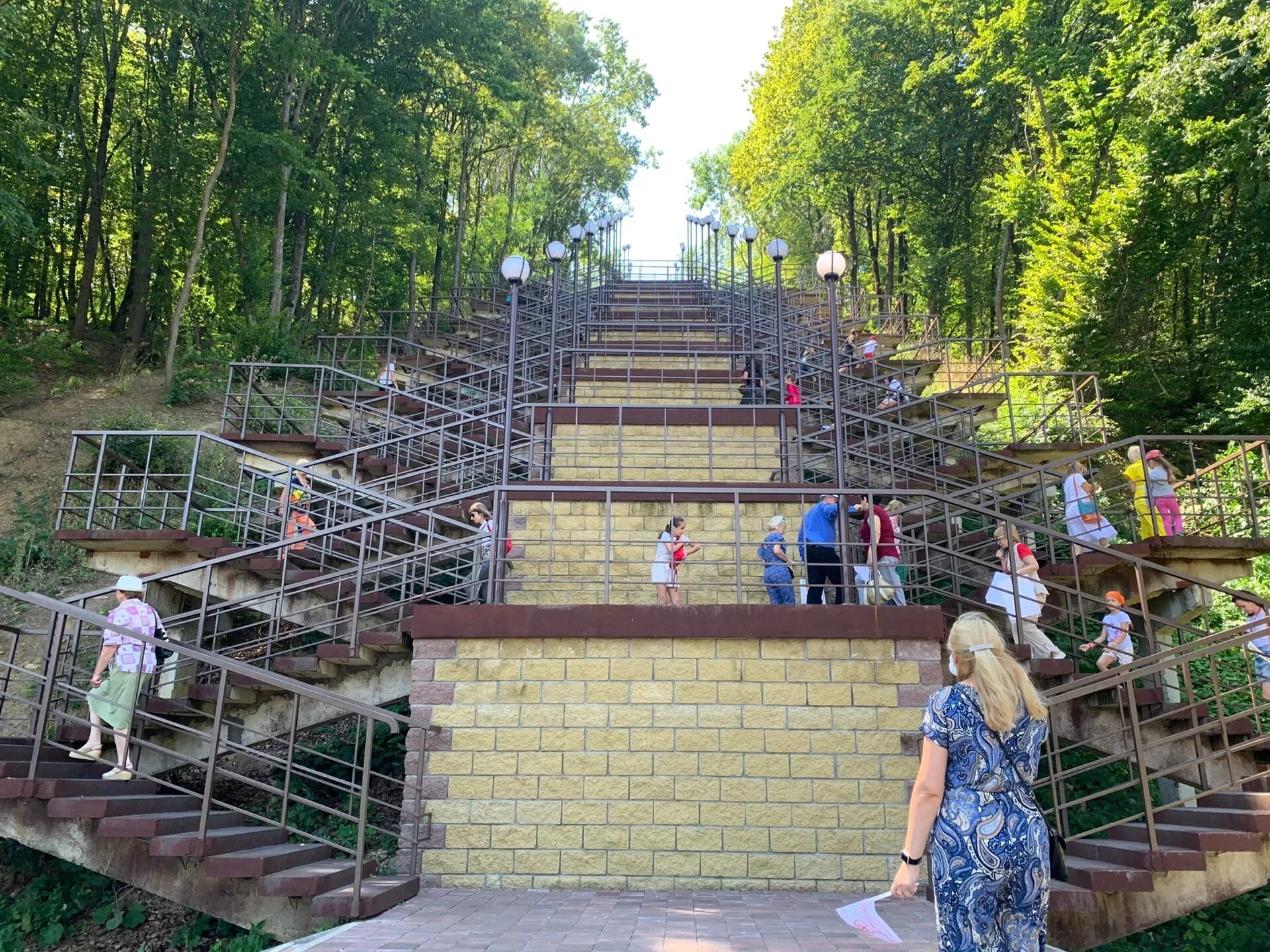 Лестница Мэздах Майкоп. Парк Мэздах в Майкопе. Ресторан Мэздах Майкоп. Мэздах Майкоп ступени. Экскурсии из майкопа